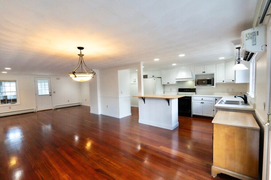 Building Photo - 178 Manning St