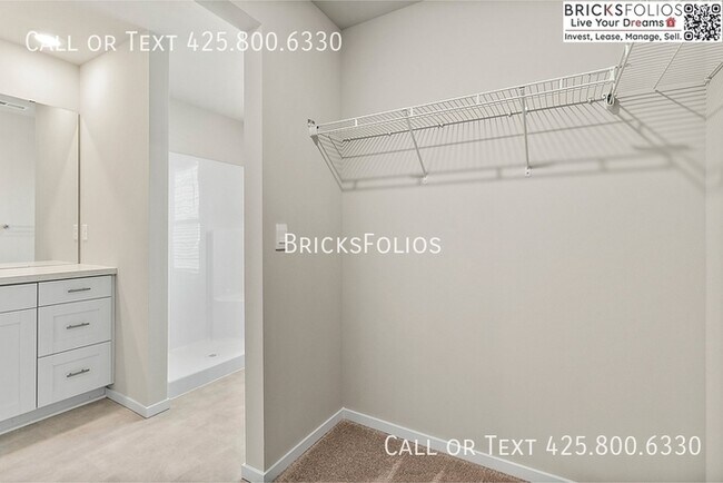 Building Photo - Exceptional Bremerton Home with Easy Acces...