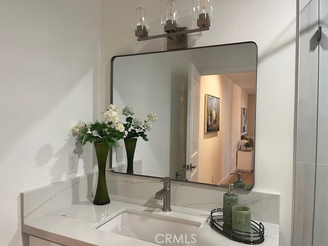 Building Photo - 419 S Heliotrope Ave