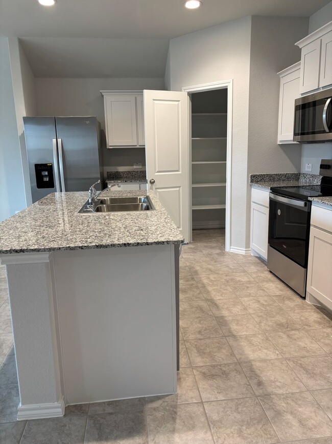 Building Photo - Brand New Home!!! Single Story 4 bedroom o...