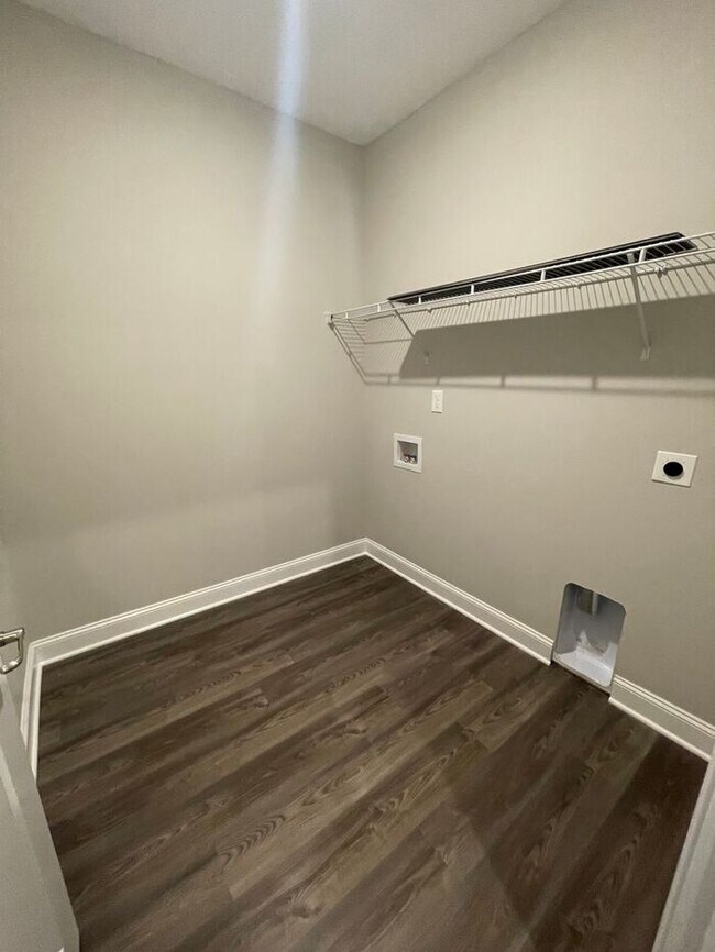 Building Photo - 2-Bedroom Townhome in Lenoir City