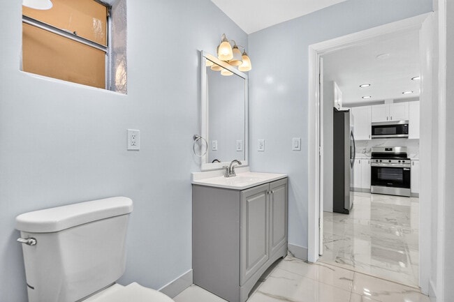 Building Photo - 1531 NE 33rd St