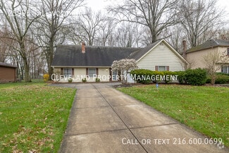 Building Photo - 25995 Tallwood Dr