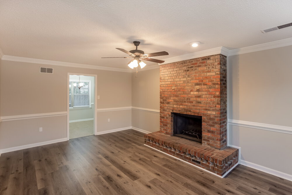 Building Photo - 7165 Chevy Chase Dr