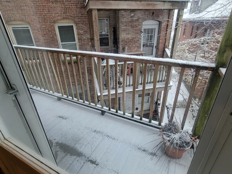 Building Photo - 14 Colbourne Cres