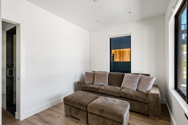 Building Photo - 337 Stotts Ml Rd