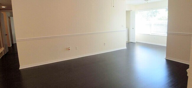 Building Photo - Beautiful Remodeled 2/1 Condo x Rent @ Villa Medici close to Theme Parks!