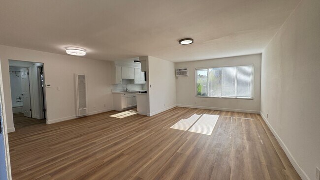 Building Photo - 5555 Klump Ave