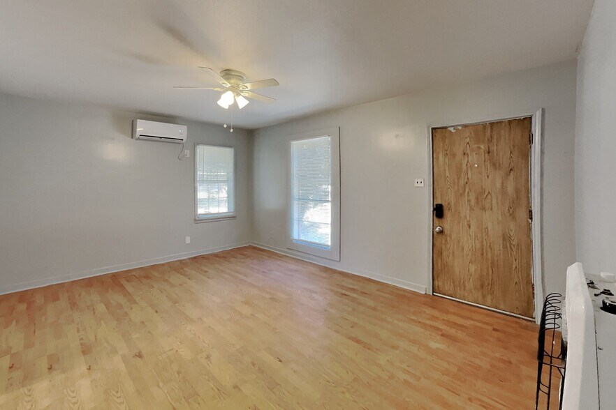 Building Photo - 2427 25th St
