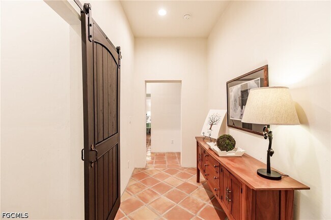 Building Photo - 1291 Caloosa Dr