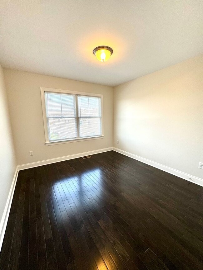 Building Photo - End Unit Townhouse for rent in Bluestone H...