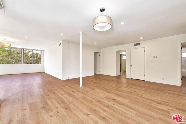 Building Photo - 9221 Charleville Blvd