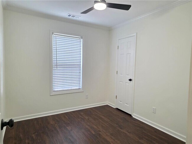 Building Photo - 172 Stoneforest Dr