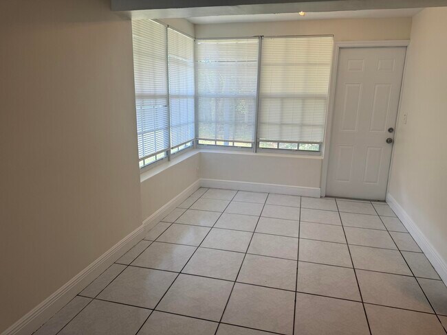 Building Photo - 5698 Gramercy Dr