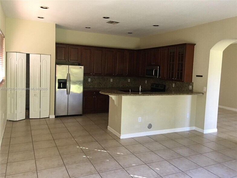 Building Photo - 16637 SW 52nd St