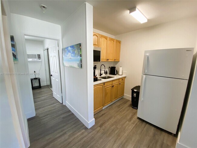 Building Photo - 3208 Canal Dr