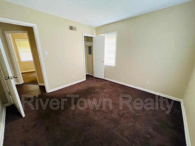 Building Photo - 4860 Leonard Rd