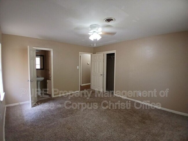 Building Photo - 10745 Kingwood Dr