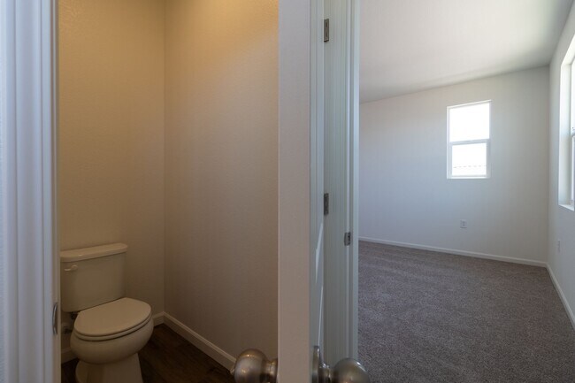 Building Photo - Stunning new home for rent in Manteca!