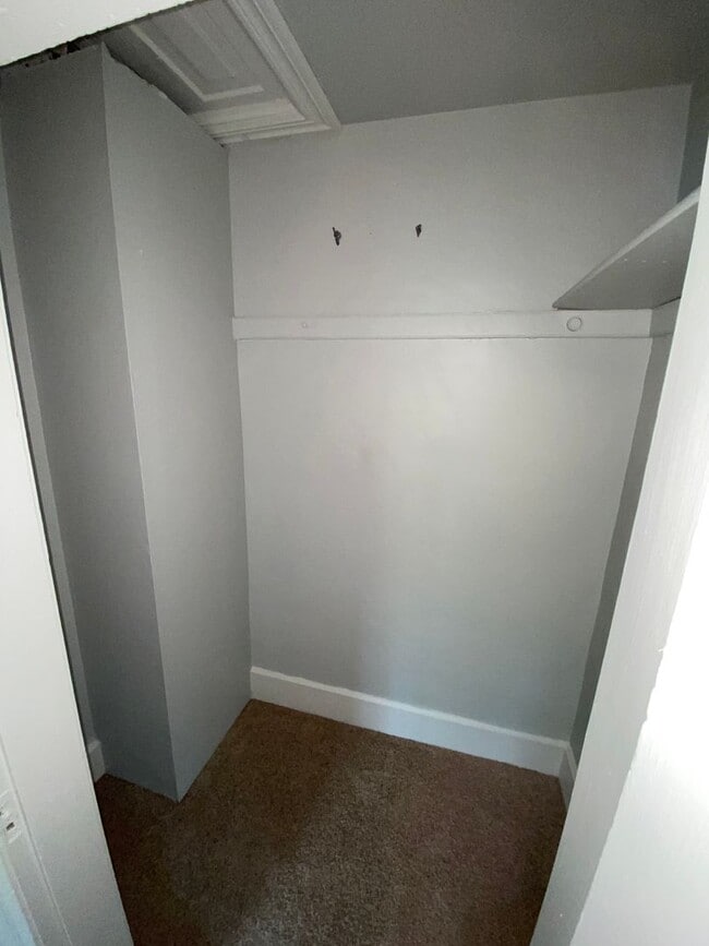 Building Photo - Newly Updated 2 Bedroom