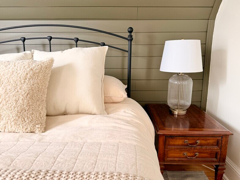 Building Photo - 175 W Hazeltine Ave