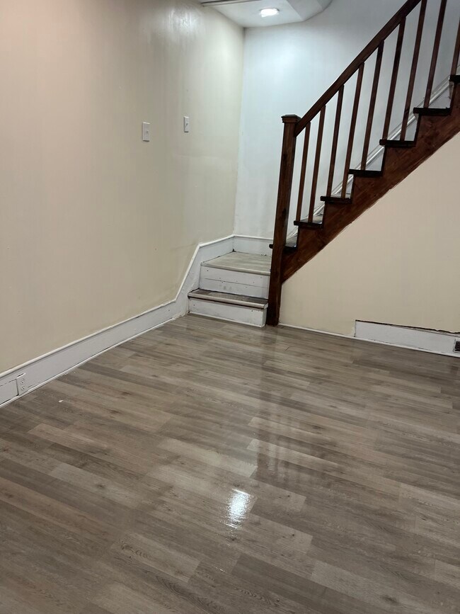 Building Photo - 309 E Mahanoy St