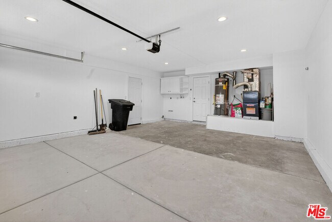 Building Photo - 31076 Via San Vicente