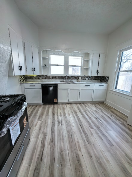 Building Photo - 626 S Market St