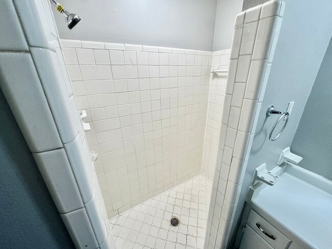 Building Photo - 6184 Holly Park Dr