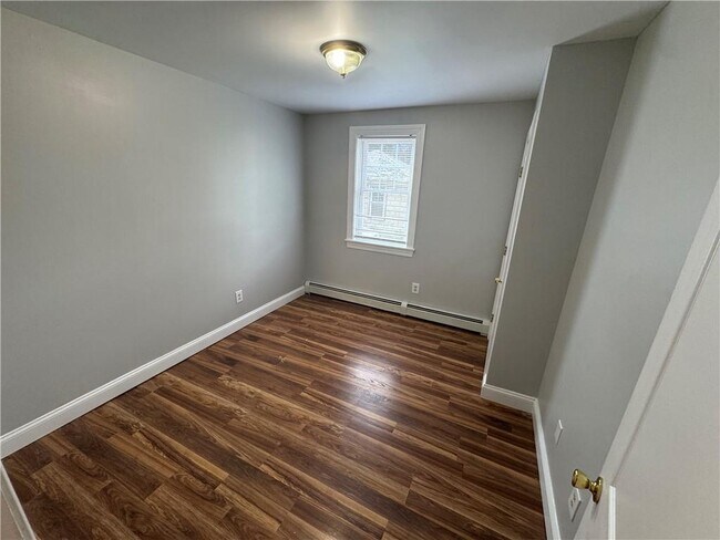 Building Photo - 136 Almy St