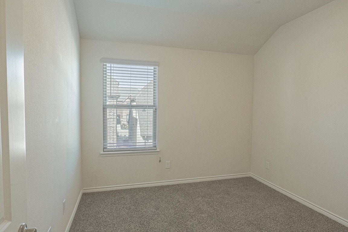 Building Photo - 2020 Saddle Wy