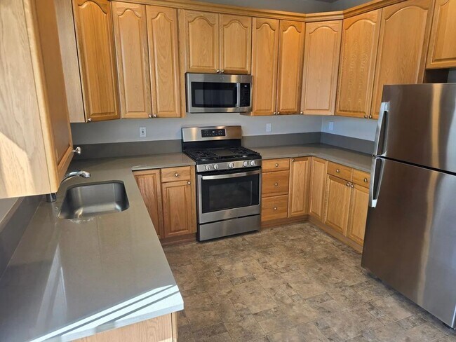 Building Photo - 3 Bedroom House in Cal Young Area