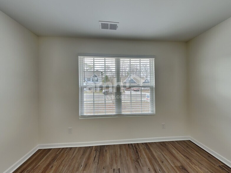 Building Photo - 1370 John Swann St