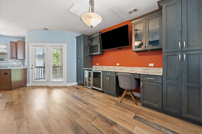 Building Photo - Fantastic Three Bedroom Townhouse in Charlotte