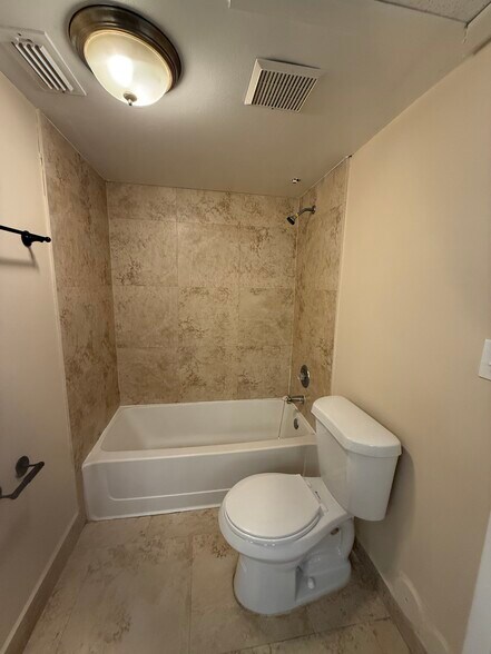 Building Photo - 2871 N Oakland Forest Dr