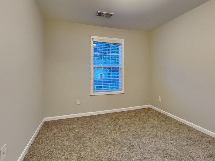 Building Photo - 2551 Freemont St