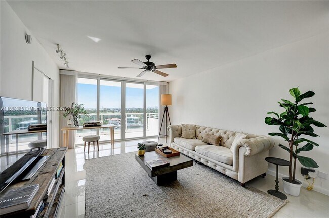 Building Photo - 5600 Collins Ave