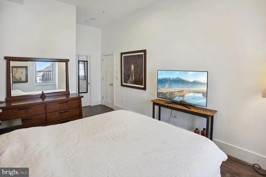 Building Photo - 1230 Fairmont St NW