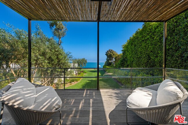Building Photo - 28926 Cliffside Dr