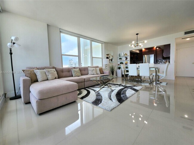 Building Photo - 3505 S Ocean Dr