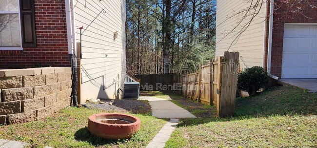 Building Photo - 755 Castlebrooke Way SE