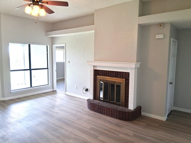 Building Photo - 3801 Riverrock Dr