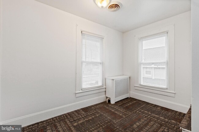 Building Photo - 27 E Bel Air Ave