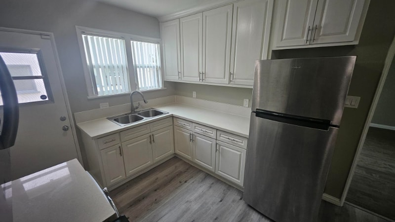 Primary Photo - 812 N Fuller Ave