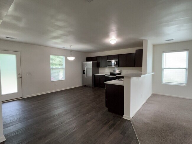 Building Photo - 114 Rockingham Way