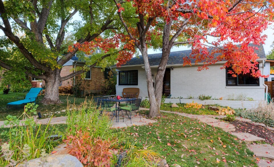 Building Photo - 2229 Mariposa Ave