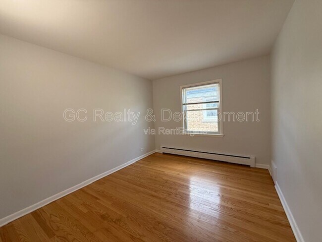 Building Photo - 2701 N Sayre Ave