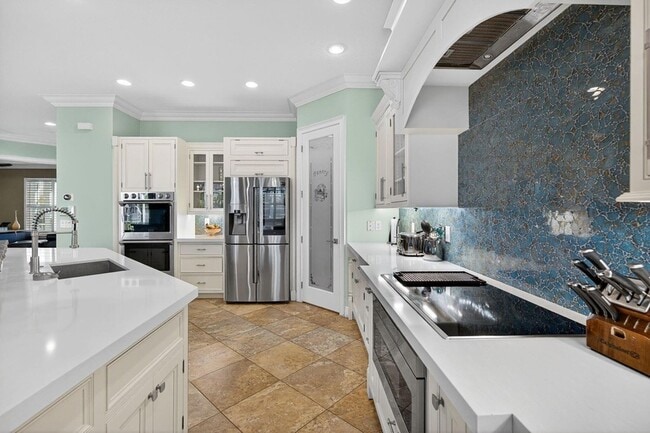 Building Photo - 8551 SE Driftwood St