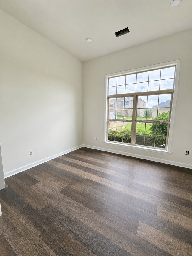 Building Photo - COMING SOON FOR RENT- EAST MONTGOMERY