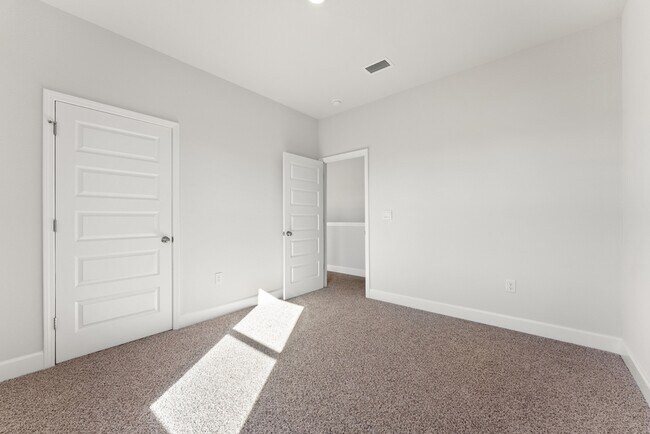 Building Photo - 3000 Rachel Pl